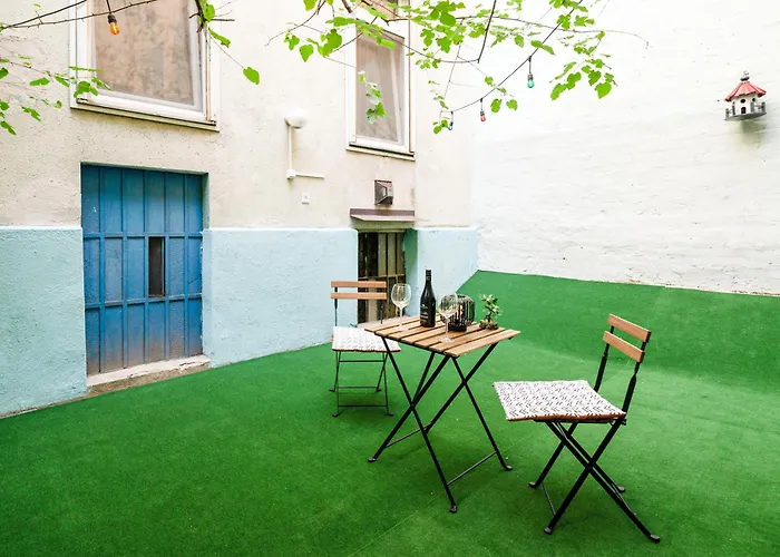Secret Garden Apartment - Free Parking